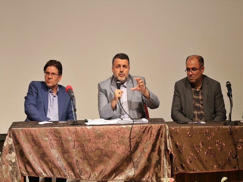 نشست مسئولین دانشگاه با دانشجویان 