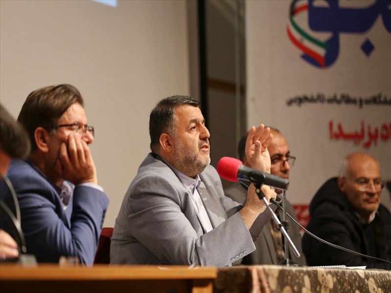 نشست مسئولین دانشگاه با دانشجویان 
