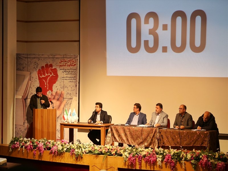 نشست مسئولین دانشگاه با دانشجویان 
