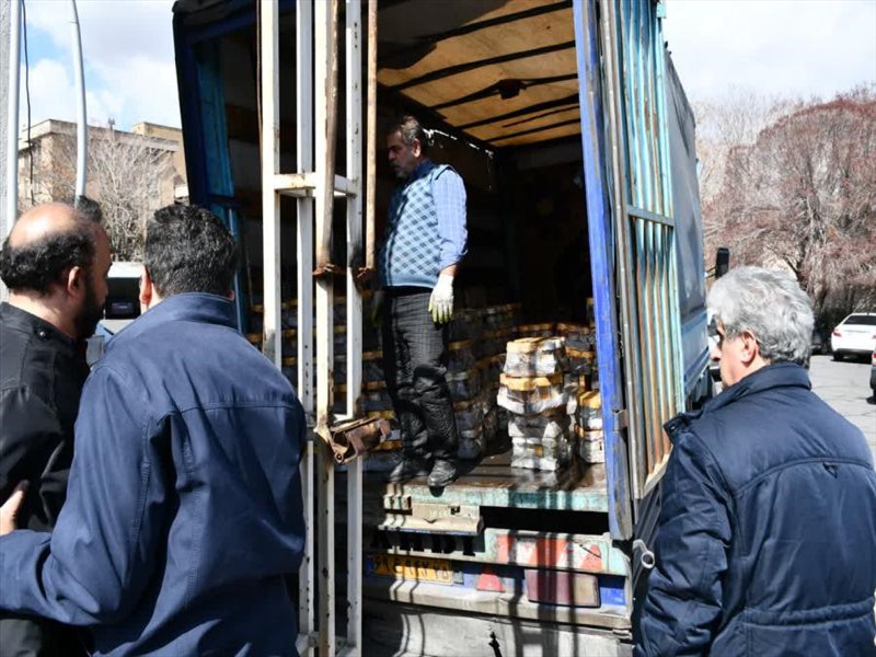 امحاء مواد غذایی تاریخ گذشته توسط کارشناسان مرکز بهداشت تبریز 1402/12/21