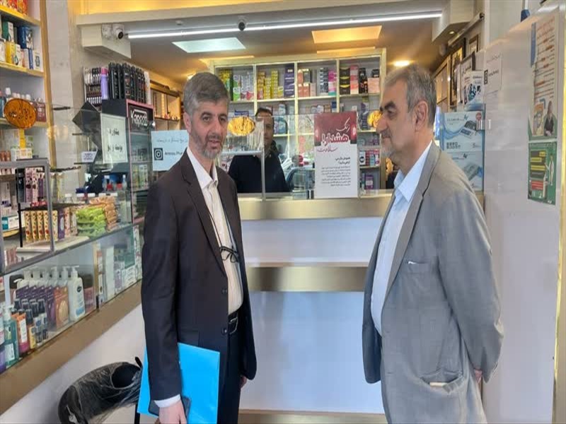 بازدید معاون غذا و دارو دانشگاه علوم پزشکی تبریز از داروخانه های فعال در ایام تعطیلات نوروزی