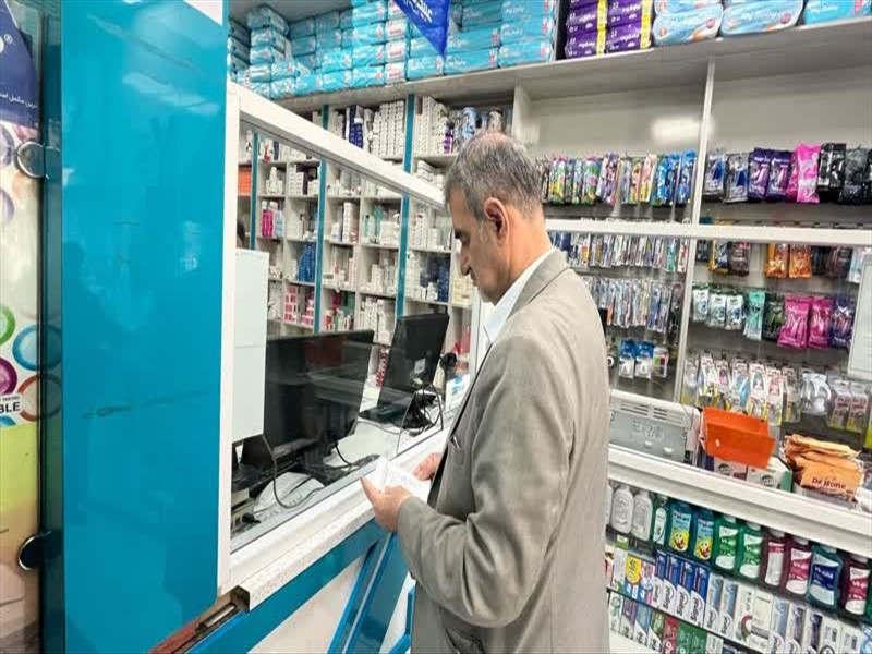 بازدید معاون غذا و دارو دانشگاه علوم پزشکی تبریز از داروخانه های فعال در ایام تعطیلات نوروزی