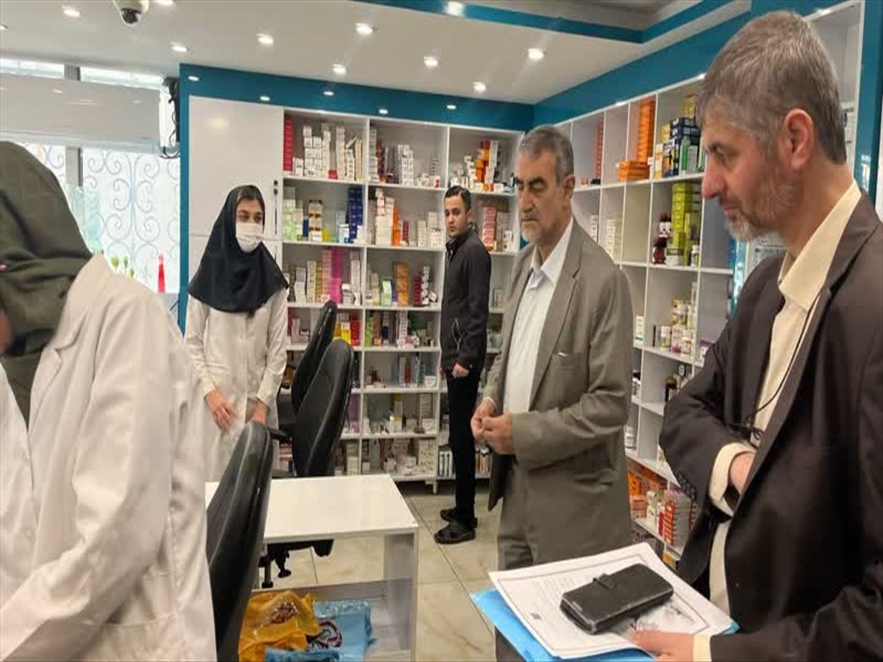 بازدید معاون غذا و دارو دانشگاه علوم پزشکی تبریز از داروخانه های فعال در ایام تعطیلات نوروزی