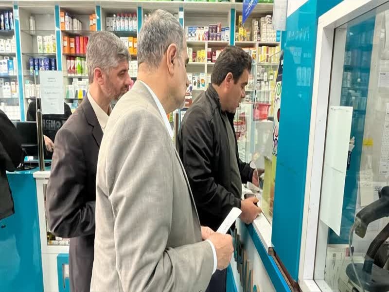 بازدید معاون غذا و دارو دانشگاه علوم پزشکی تبریز از داروخانه های فعال در ایام تعطیلات نوروزی