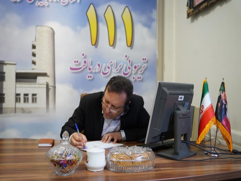 حضور مسئولین دانشگاه علوم پزشکی تبریز در محل سامانه ارتباط مردم و دولت (سامد) استانداری
