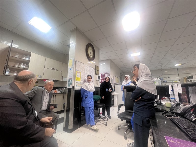 بازدید سرزده رئیس دانشگاه علوم پزشکی تبریز از مرکز آموزشی و درمانی سینا
