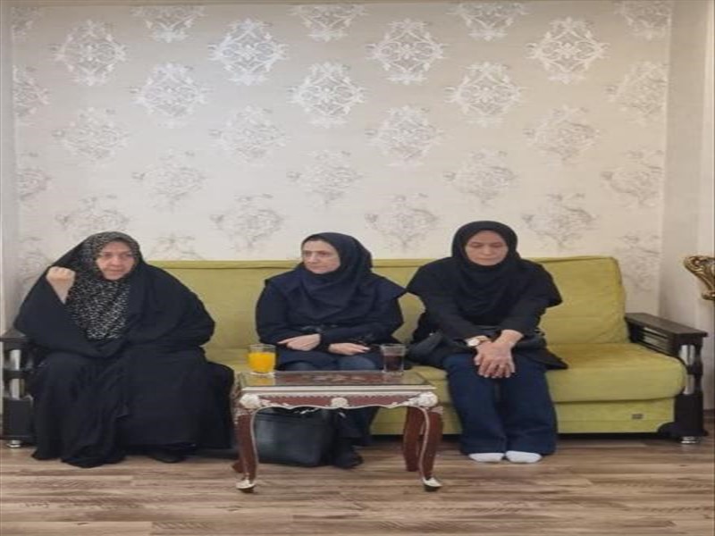 دیدار معاون درمان دانشگاه علوم پزشکی تبریز با خانواده پرستار فقید علی زاهد