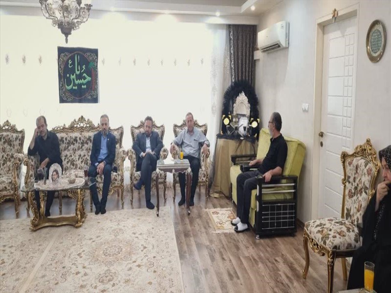 دیدار معاون درمان دانشگاه علوم پزشکی تبریز با خانواده پرستار فقید علی زاهد