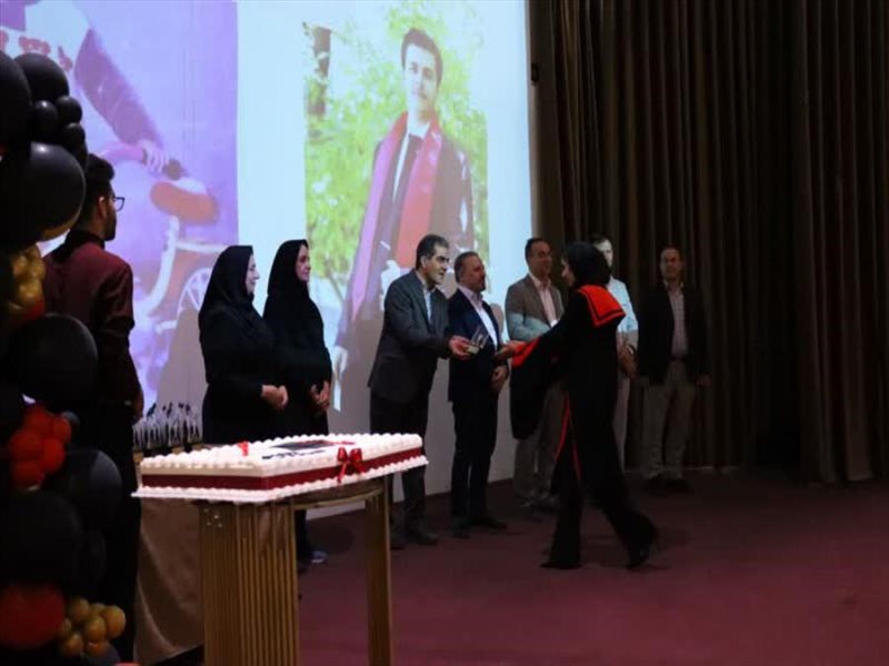 جشن فارغ‌التحصیلی نود نفر از دانشجویان ورودی ۱۴۰۰ رشته پرستاری و مامایی