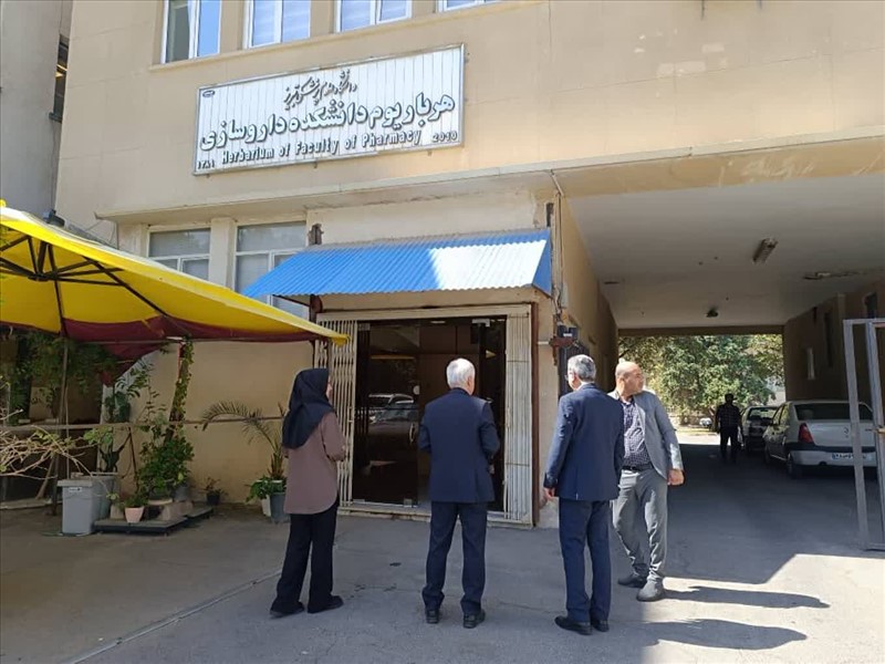 بازدید دکتر رزمجو از دانشکده داروسازی