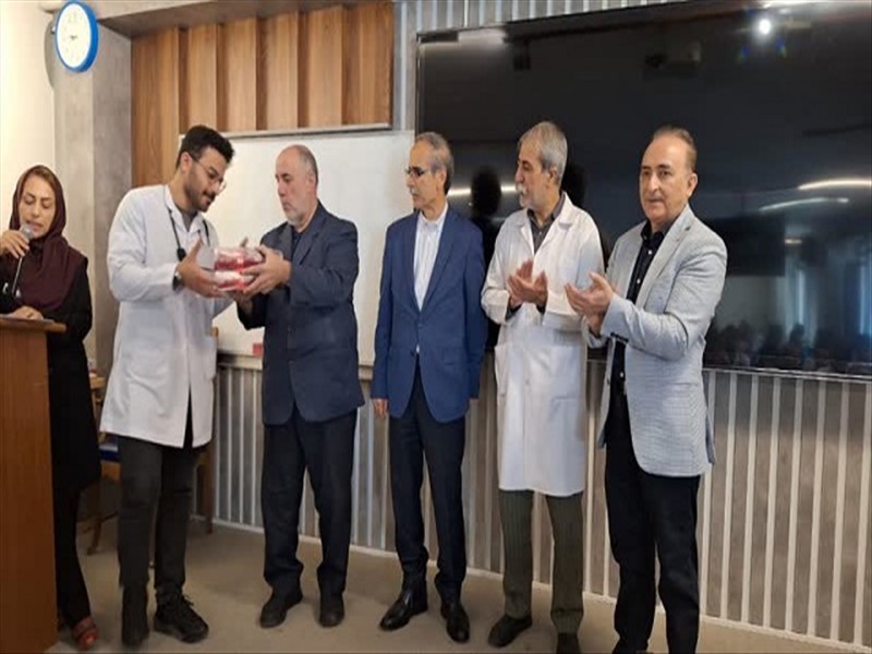 تجلیل از رتبه های برتر پزشکی در مرکز آموزشی درمانی شهید مدنی تبریز
