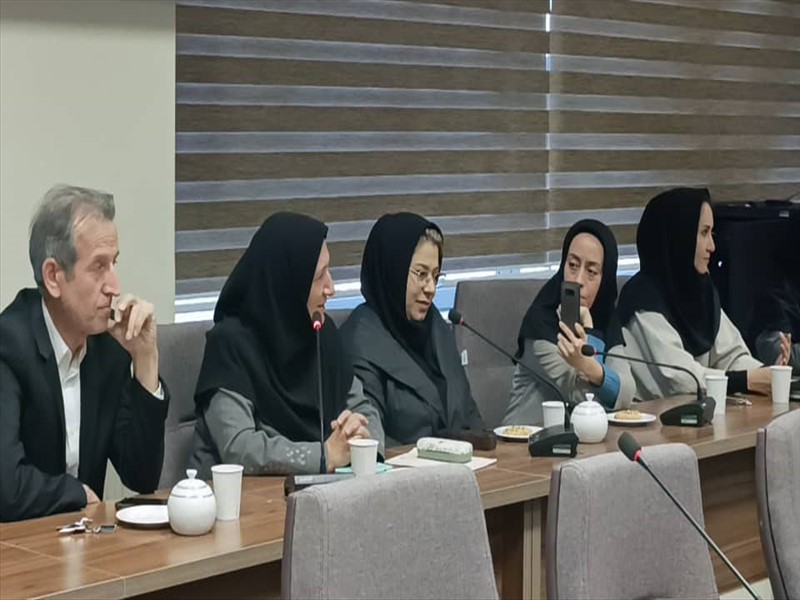 اهدای نشان مفاخرداروسازی ایران به پروفسور برزگر جلالی