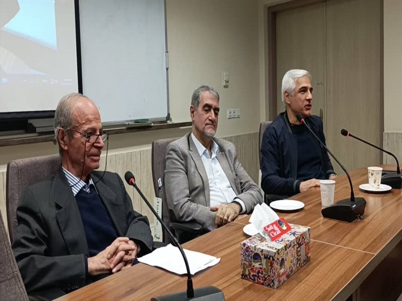 اهدای نشان مفاخرداروسازی ایران به پروفسور برزگر جلالی