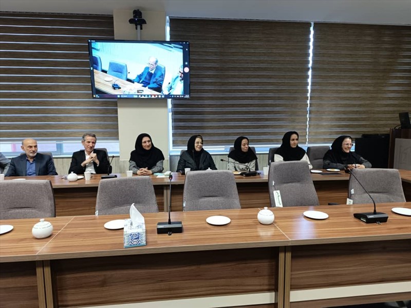 اهدای نشان مفاخرداروسازی ایران به پروفسور برزگر جلالی