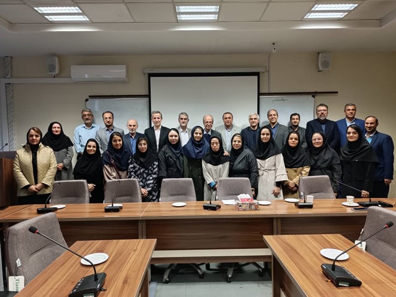 اهدای نشان مفاخرداروسازی ایران به پروفسور برزگر جلالی