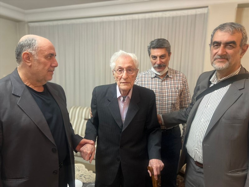 دیدار رئیس دانشگاه علوم پزشکی تبریز با استاد پیشکسوت بیوشیمی، دکتر جواد بلورچیان