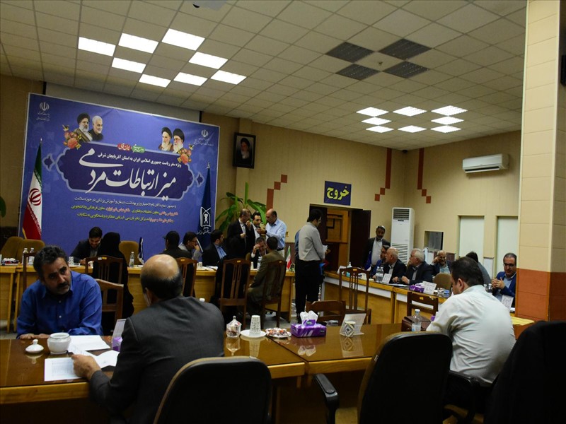 ارائه خدمت به هموطنان در میز ارتباطات مردمی وزارت بهداشت، درمان و آموزش پزشکی در تبریز