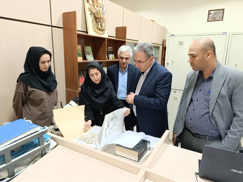 بازدید دکتر رزمجو از دانشکده داروسازی