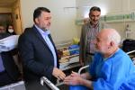 عیادت رئیس دانشگاه علوم پزشکی تبریز از محمد پاشایی پدر بزرگوار شهیدان پاشایی