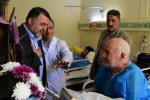 عیادت رئیس دانشگاه علوم پزشکی تبریز از محمد پاشایی پدر بزرگوار شهیدان پاشایی