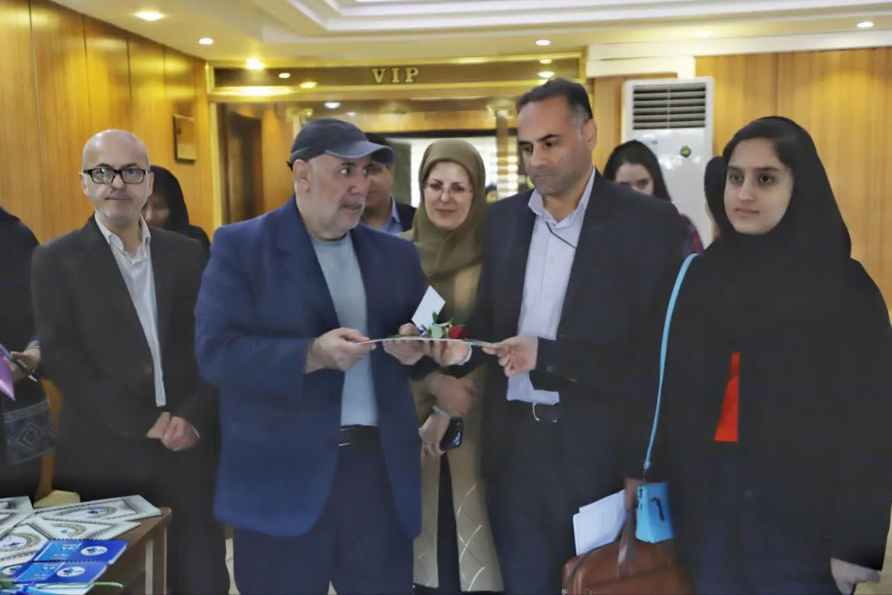 حضور رئیس دانشگاه علوم پزشکی تبریز درمحل ثبت نام دانشجویان جدیدالورود