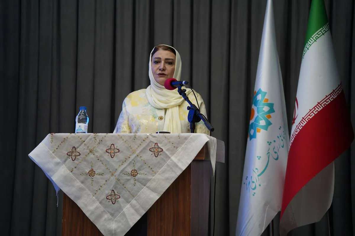 نیازمند تغییر نگرش از درمان محور به سلامت محور و پژوهش محور هستیم/حضور زنان در مدیریت نظام سلامت، آموزش عالی و نهادهای اجتماعی و مدنی بستر ساز تدوین سیاست های رشد نخبگان سلامت است