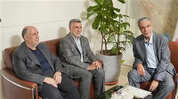دیدار جانباز سرافراز حاج مهدی‌قلی رضایی با وزیر بهداشت در دانشگاه علوم پزشکی تبریز در حاشیه سفر وزیر محترم بهداشت، درمان و آموزش پزشکی به تبریز