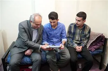 بازدید استاندار آذربایجان شرقی و مسئولان دانشگاه علوم پزشکی تبریز از خوابگاه گلستان
