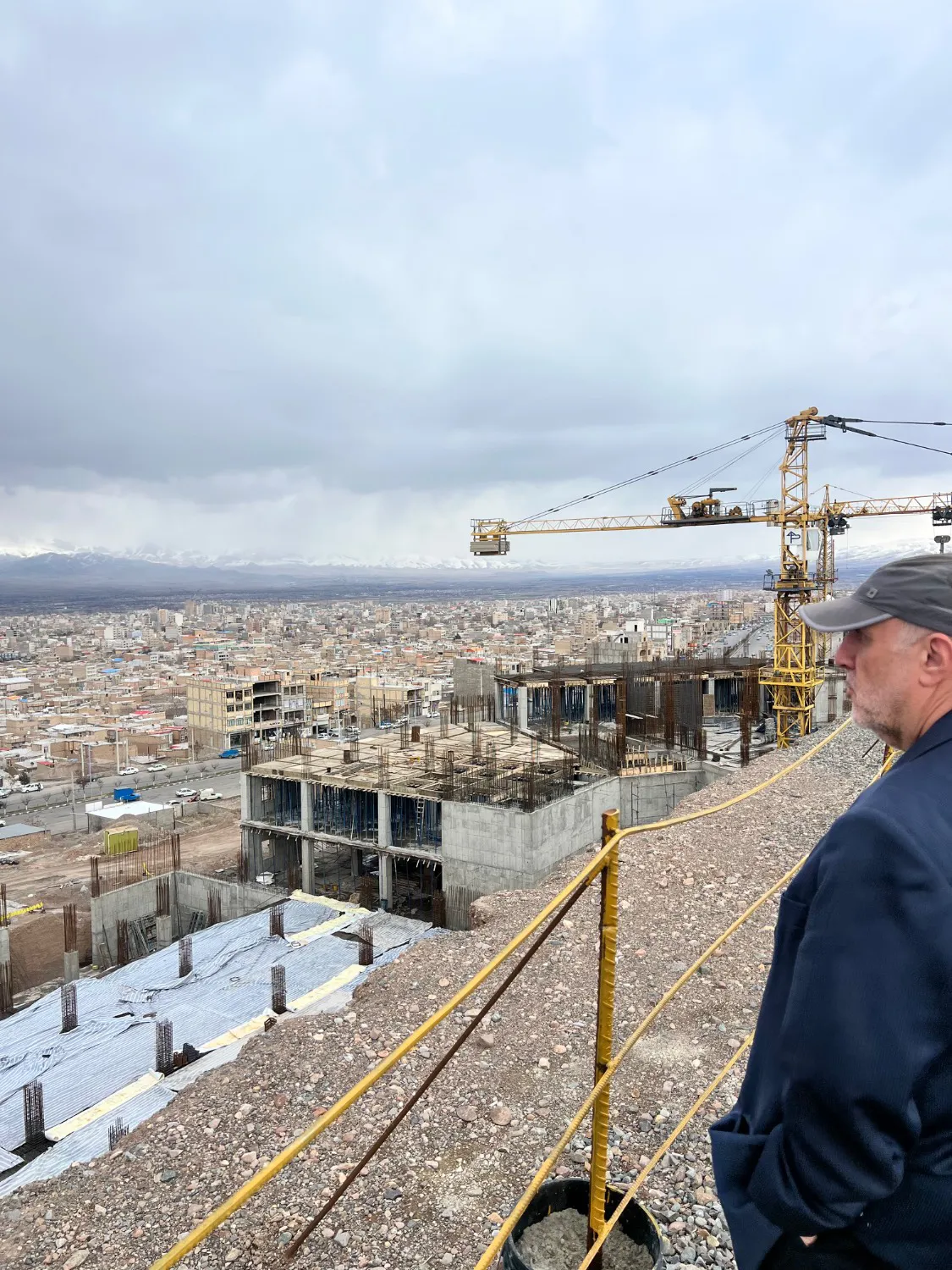 بازدید میدانی دکتر احمدرضا جودتی از سایت پروژه بیمارستان ۳۰۴ تختخوابی مرند 