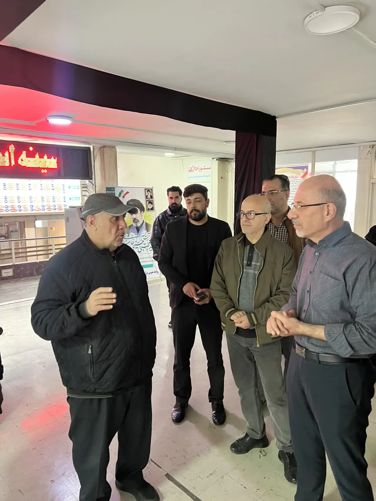 رئیس دانشگاه، روز یکشنبه ۲۴ اسفند ماه ۱۴۰۴ با حضور در مرکز بهداشت شماره یک تبریز، از بخش‌های مختلف این مرکز بازدید کرد