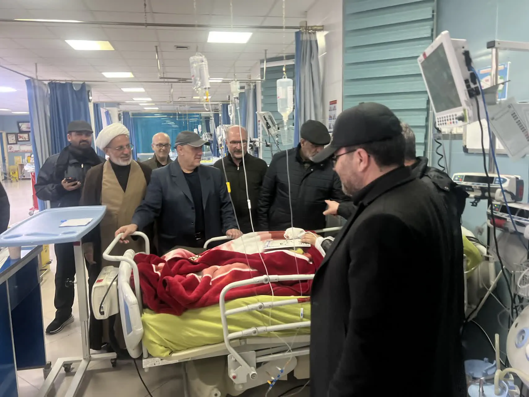 حضور میدانی رئیس دانشگاه علوم پزشکی تبریز بر بالین مجروحان «جنگ رمضان» و پیگیری روند درمان آنان