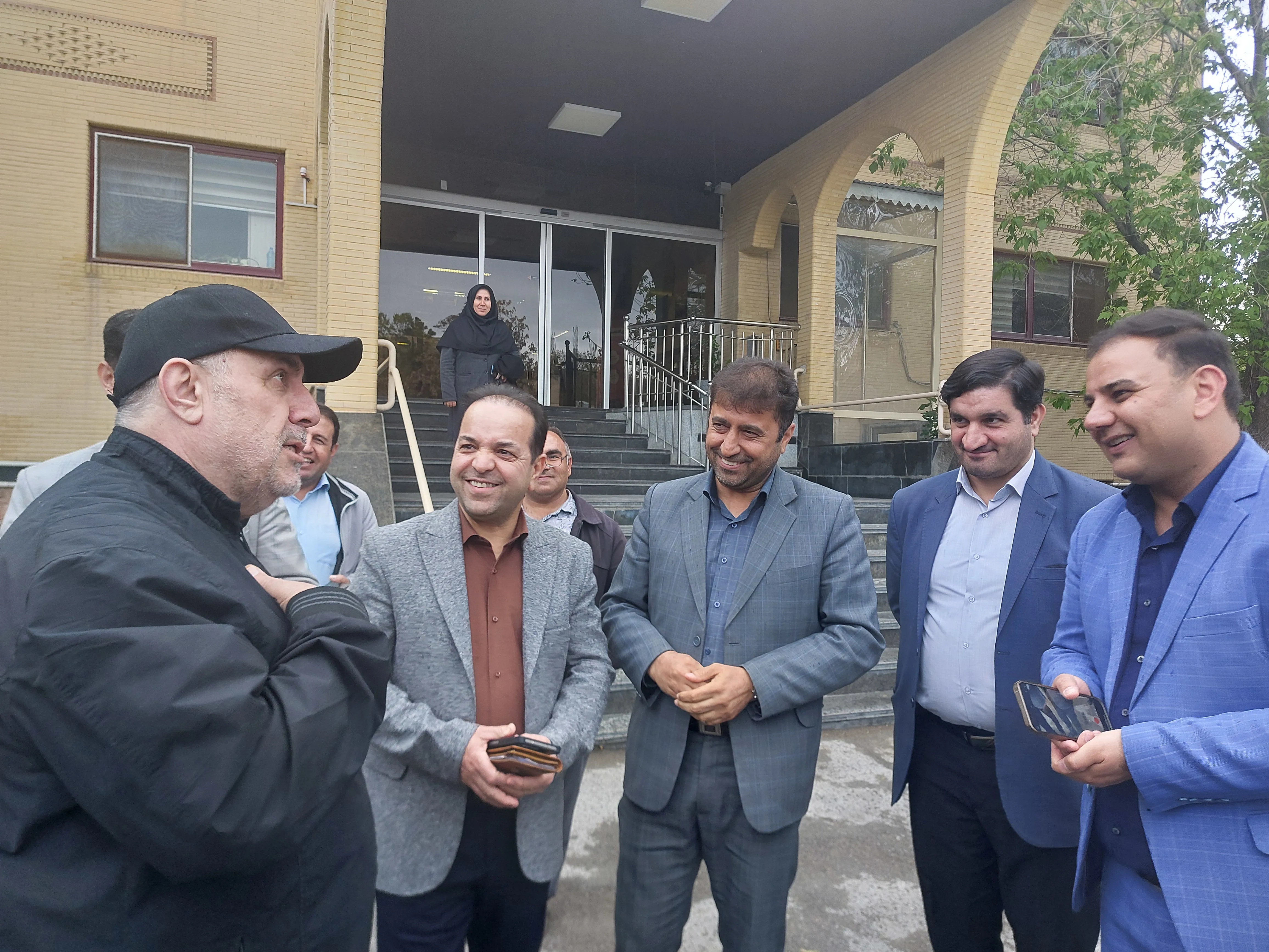 دکتر احمدرضا جودتی در سفر یک‌روزه به شهرستان بناب، از مراکز بهداشتی و آموزشی این شهرستان بازدید کرد و در دیدار با فرماندار بر ضرورت تقویت زیرساخت‌های سلامت تاکید کرد.