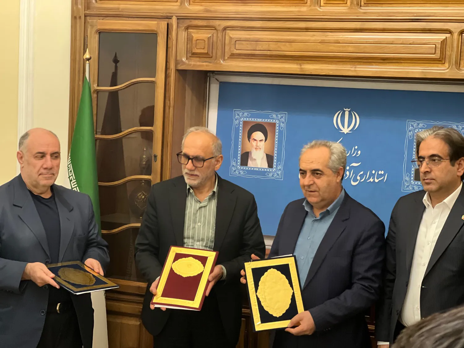 با حضور رئیس سازمان اورژانس کشور در استانداری آذربایجان‌شرقی؛ احداث مرکز جدید اورژانس پیش‌بیمارستانی استان در دستور کار قرار گرفت.