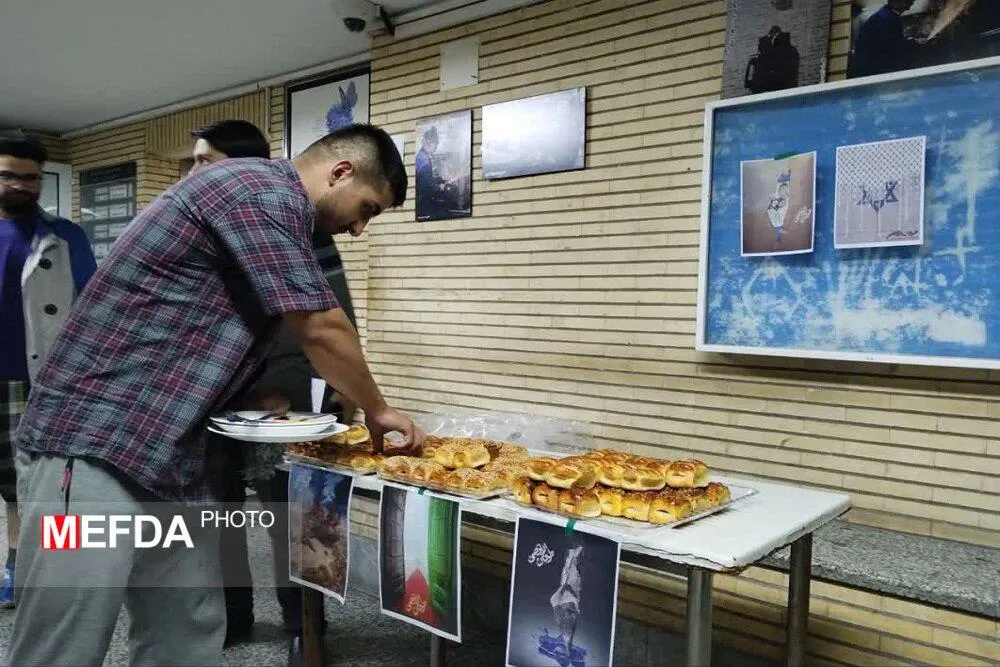 برپایی مراسم جشن و پخش شیرینی بین دانشجویان خوابگاهی به مناسبت پیروزی مردم فلسطین+ تصاویر