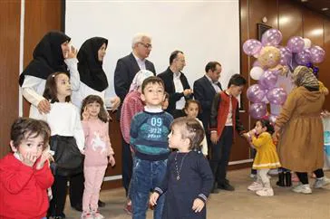 بزرگداشت هفته جهانی نوزاد نارس در مرکز اموزشی، درمانی و پژوهشی الزهرا (س)