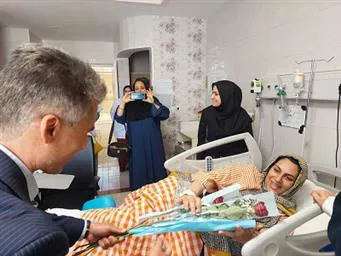تقدیر از تازه مادران مرکز آموزشی و درمانی الزهرا توسط معاون بهداشت دانشگاه علوم پزشکی تبریز