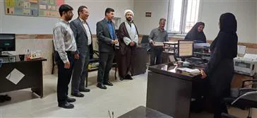 بمناسبت  گرامیداشت هفته دولت و روز کارمند با حضور ریاست شبکه بهداشت ودرمان، معاون بهداشتی  از پرسنل ستادی شبکه بهداشت ودرمان  به نمایندگی از تمامی کارمندان پرتلاش مجموعه شبکه بهداشت ودرمان  با حضور در محل کار قدردانی گردید.