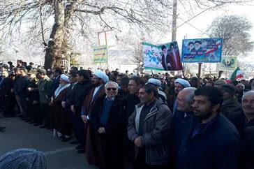 حضور گسترده مراکز تابعه دانشگاه علوم پزشکی تبریز در راهپیمایی ۲۲ بهمن ماه ۱۴۰۳