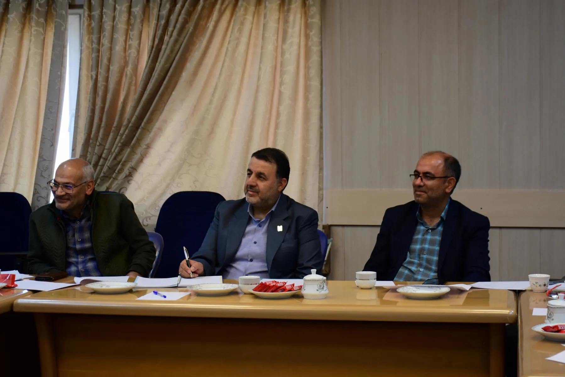 نشست هم اندیشی رئیس دانشگاه با اساتید گروه فیزولوژی