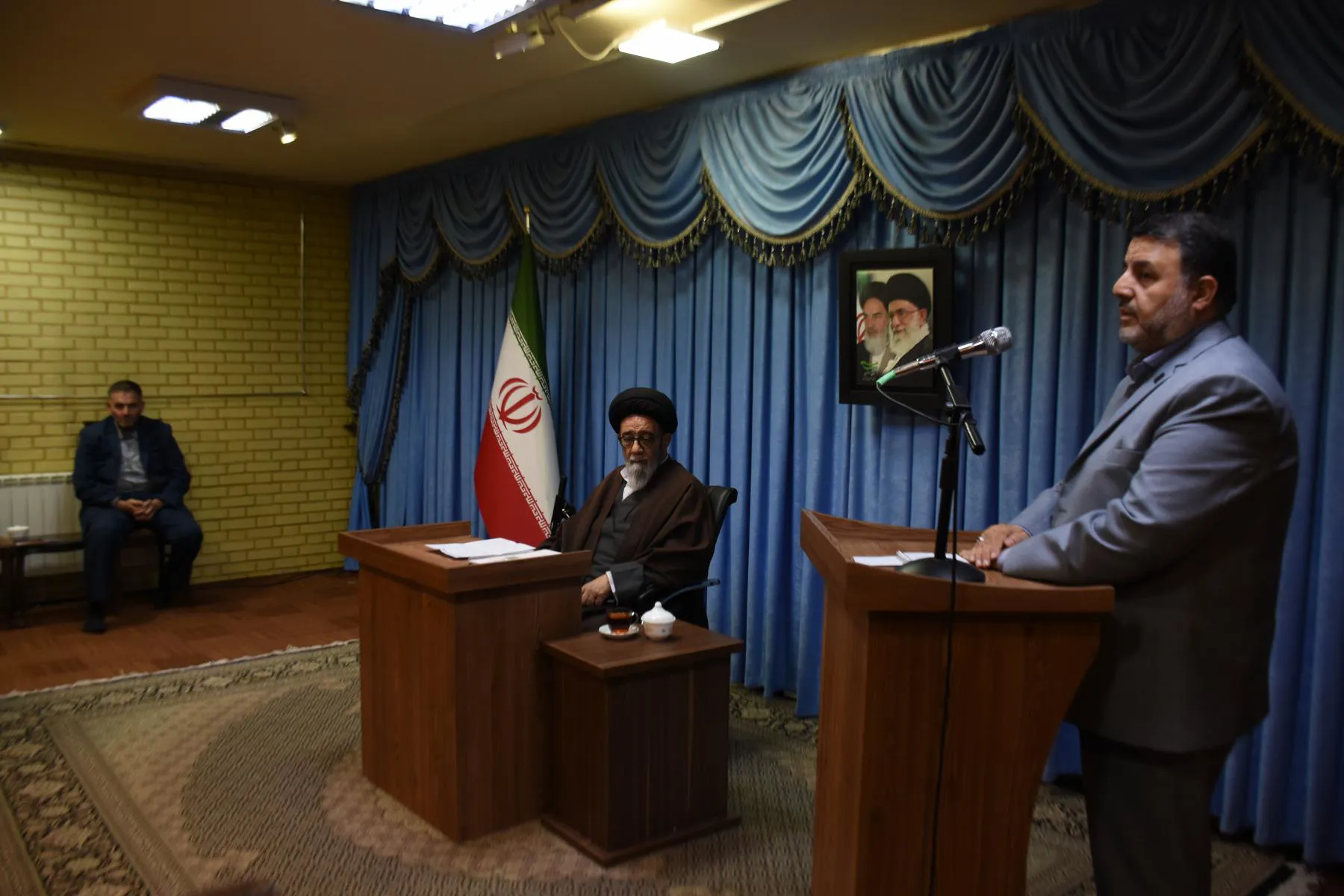 دیدار رئیس دانشگاه و جمعی از پرستاران با حاج آقای آل هاشم 
