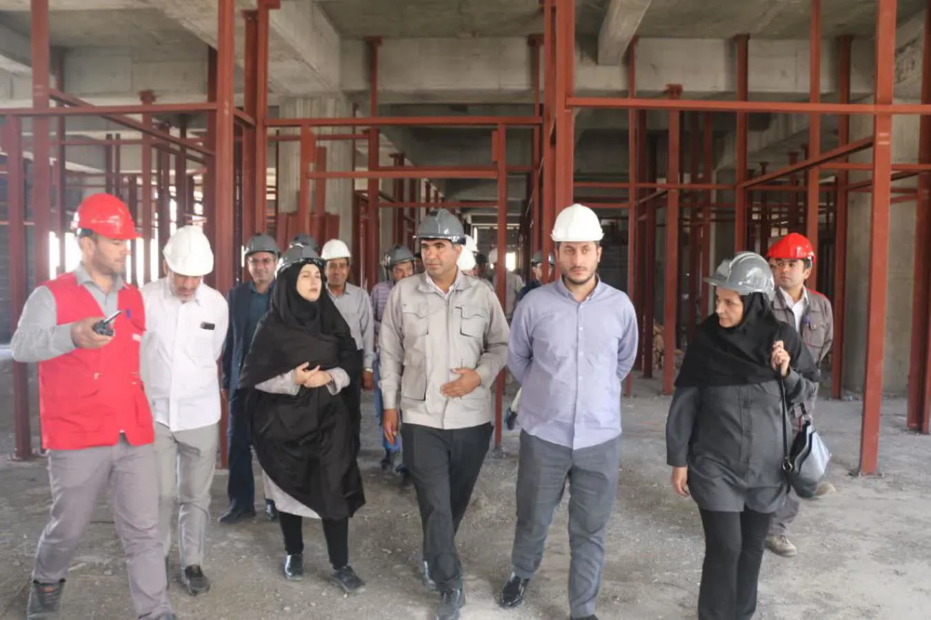 بازدید معاون فنی و رئیس گروه معماری دفتر توسعه منابع فیزیکی وزارت از بیمارستان 1000تخت خوابی