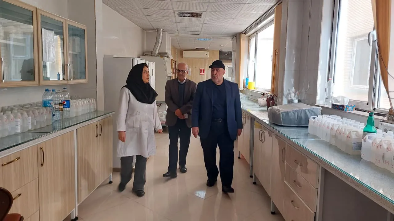  گزارش تصویری بازدید رئیس دانشگاه علوم پزشکی تبریز از آزمایشگاه جامع سلامت