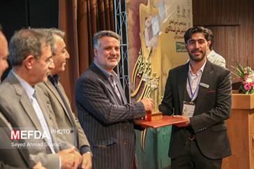 اسماعیل زمان‌پور بیشک، دانشجوی کارشناسی ارشد سلامت و ترافیک دانشگاه علوم پزشکی تبریز، به‌ عنوان دانشجوی فداکار چهاردهمین دوره جشنواره ملی تندیس فداکاری انتخاب شد.